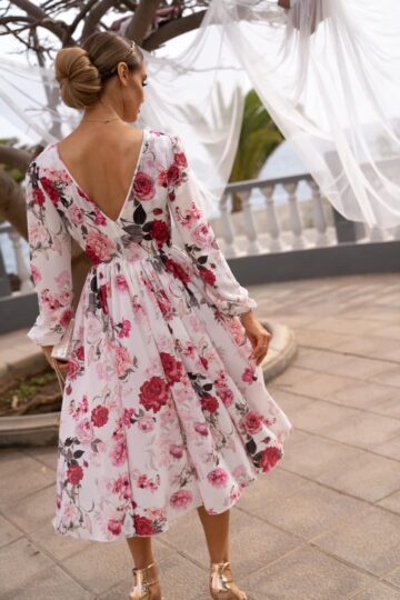Sukienki codzienne EMO Madlen zwiewna midi w kwiaty kloszowana sukienka